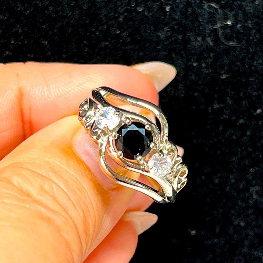 🌸925 Silver and black gemstone ring NEW